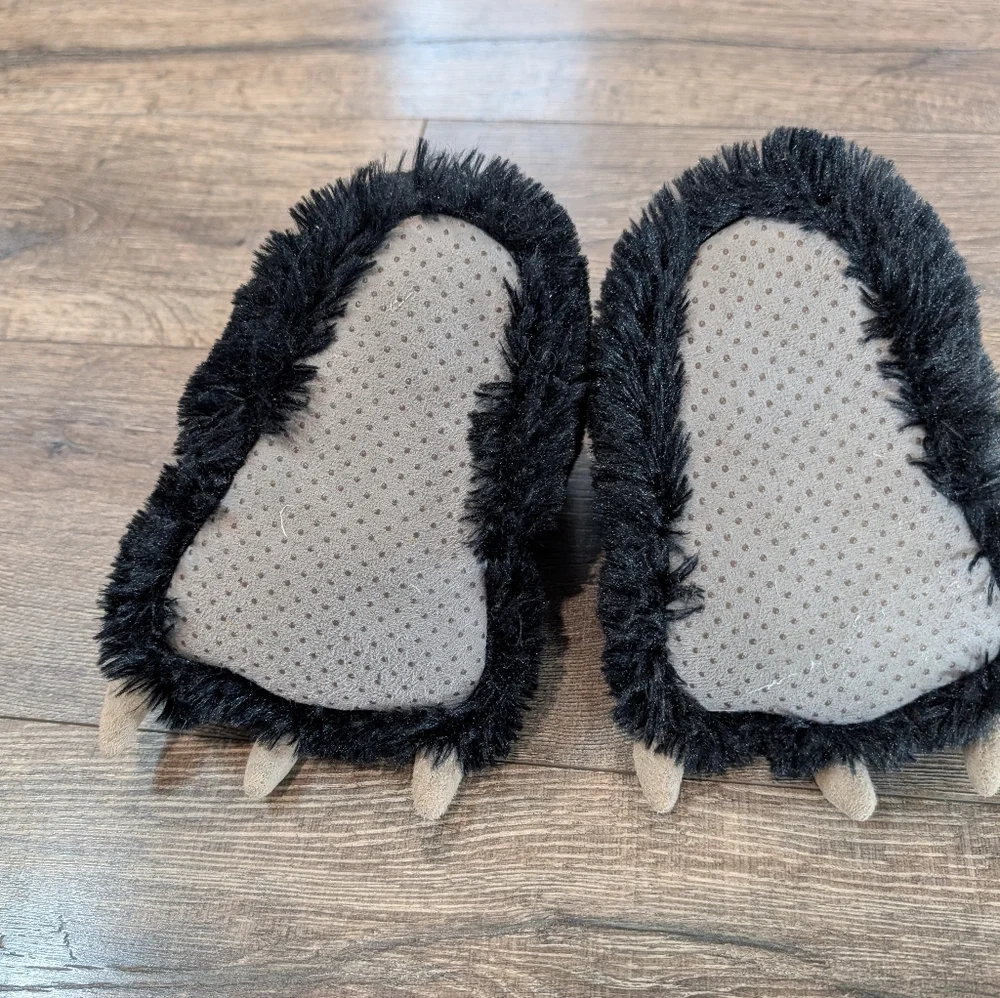 Toddler Black Bear Paw Slippers XS  Size 5-8  Monster Soft Furry